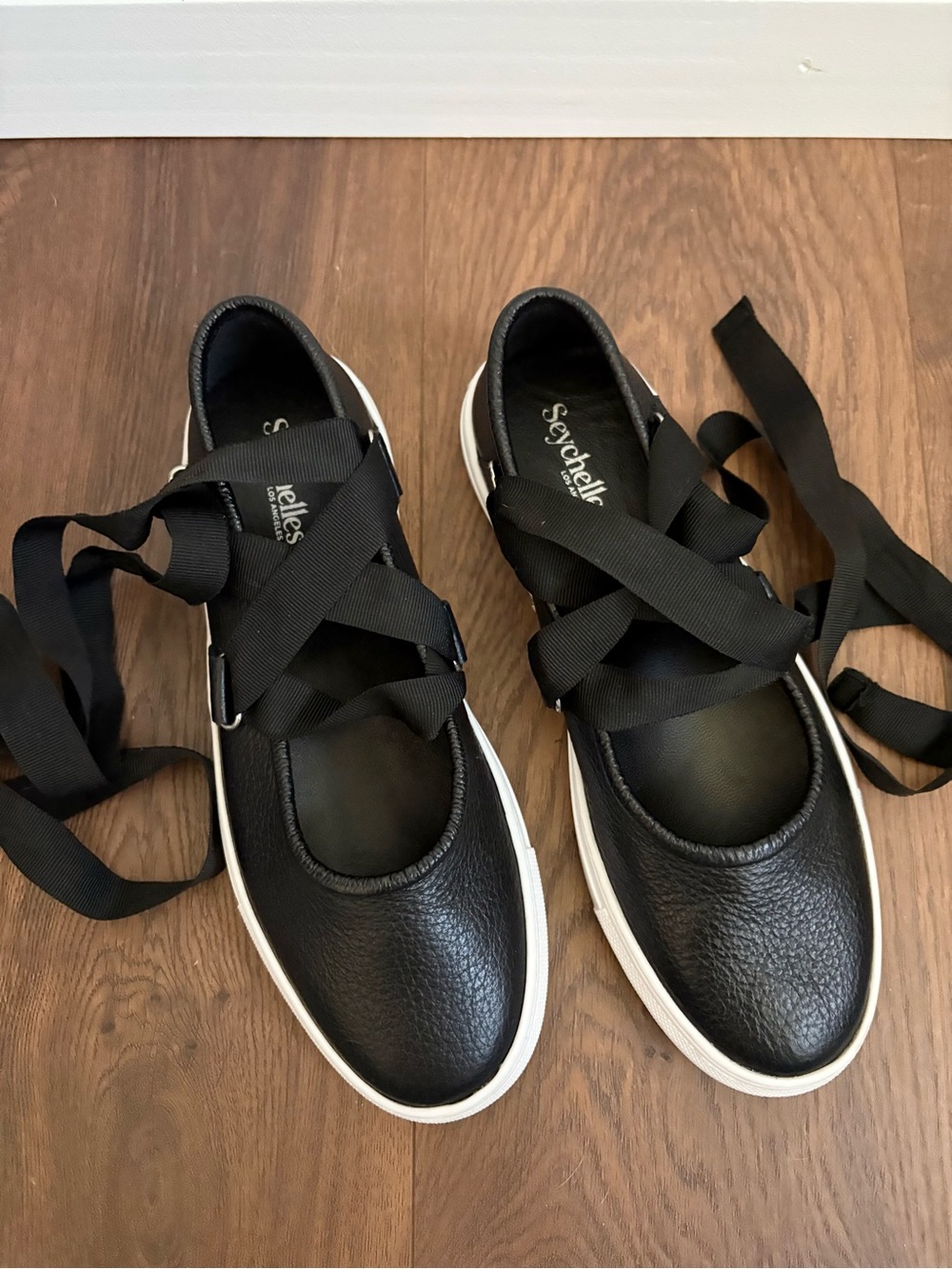 Seychelles Ribbons Lace-Up Flats Black & White NEW - Picture 4 of 6